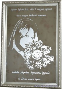 Портрет на зеркале Девочка с цветами, техника рисунок, матирование